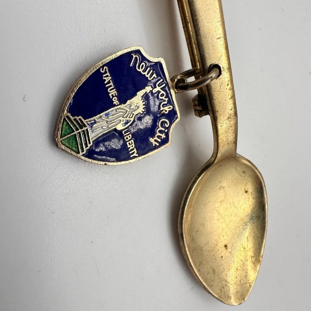 Vintage 90s AURAL New York City Spoon Brooch Pin Statue‎ of Liberty Enamel Charm